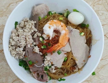 Những thành phần thường có trong một tô hủ tiếu Nam Vang